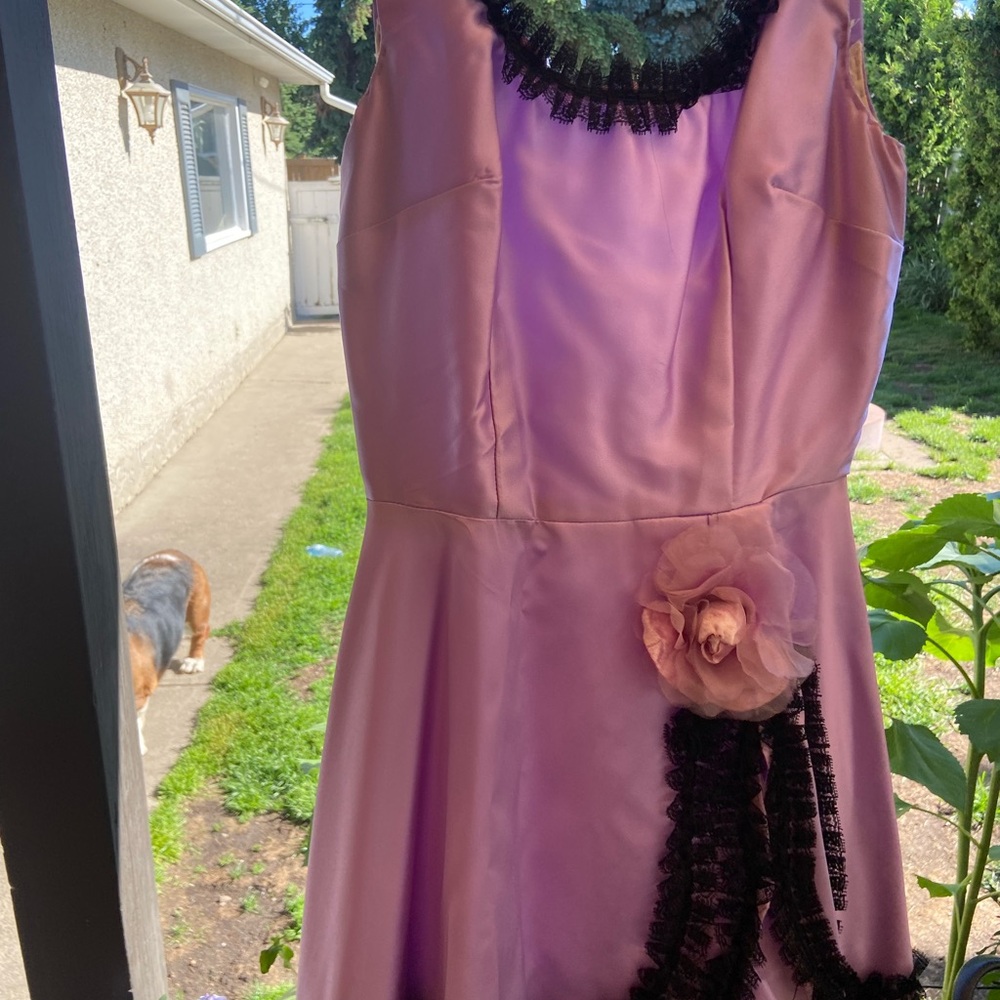Vintage charming Dress with Black Lace and Floral Accent